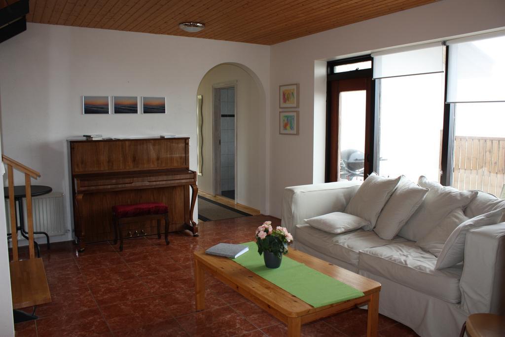 Guesthouse Gimbur Reykjarholl Exteriör bild