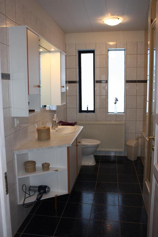 Guesthouse Gimbur Reykjarholl Exteriör bild