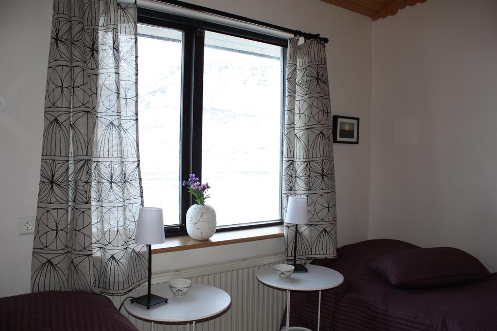 Guesthouse Gimbur Reykjarholl Rum bild