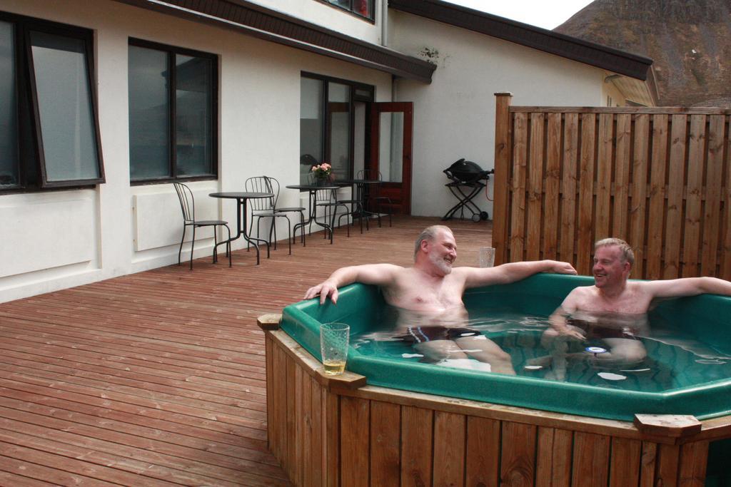 Guesthouse Gimbur Reykjarholl Exteriör bild