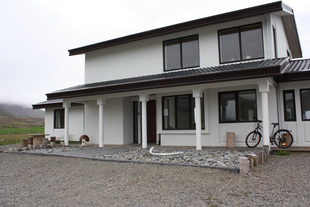 Guesthouse Gimbur Reykjarholl Exteriör bild