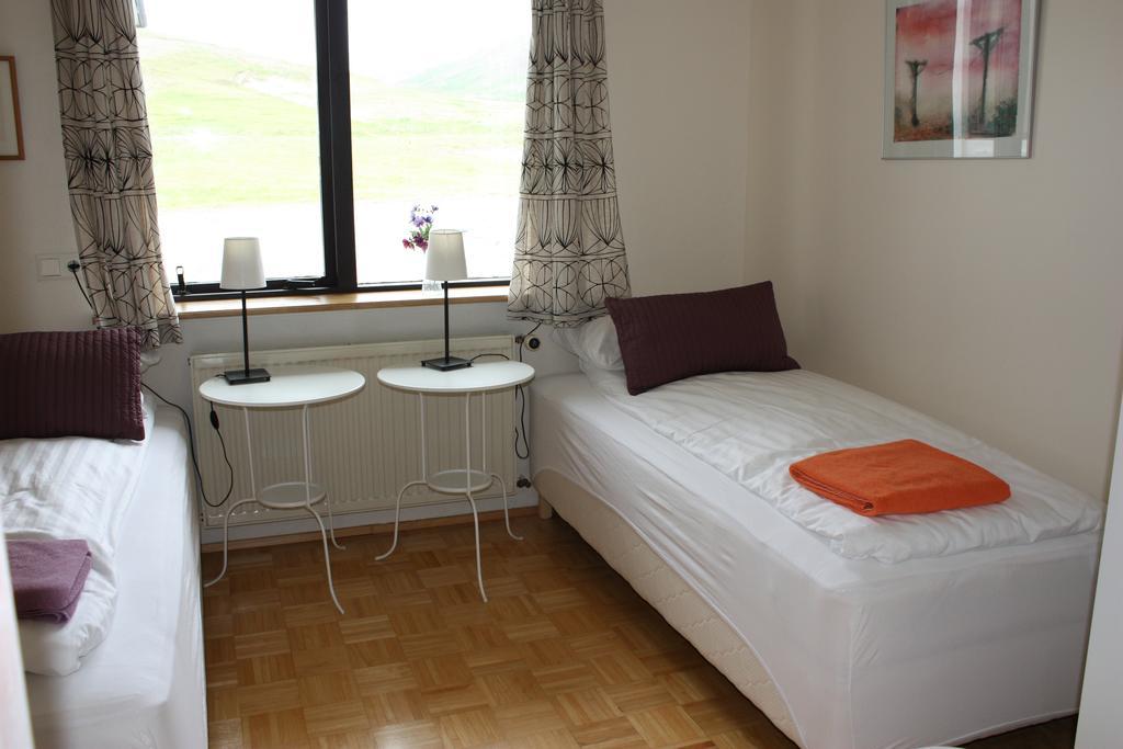 Guesthouse Gimbur Reykjarholl Exteriör bild