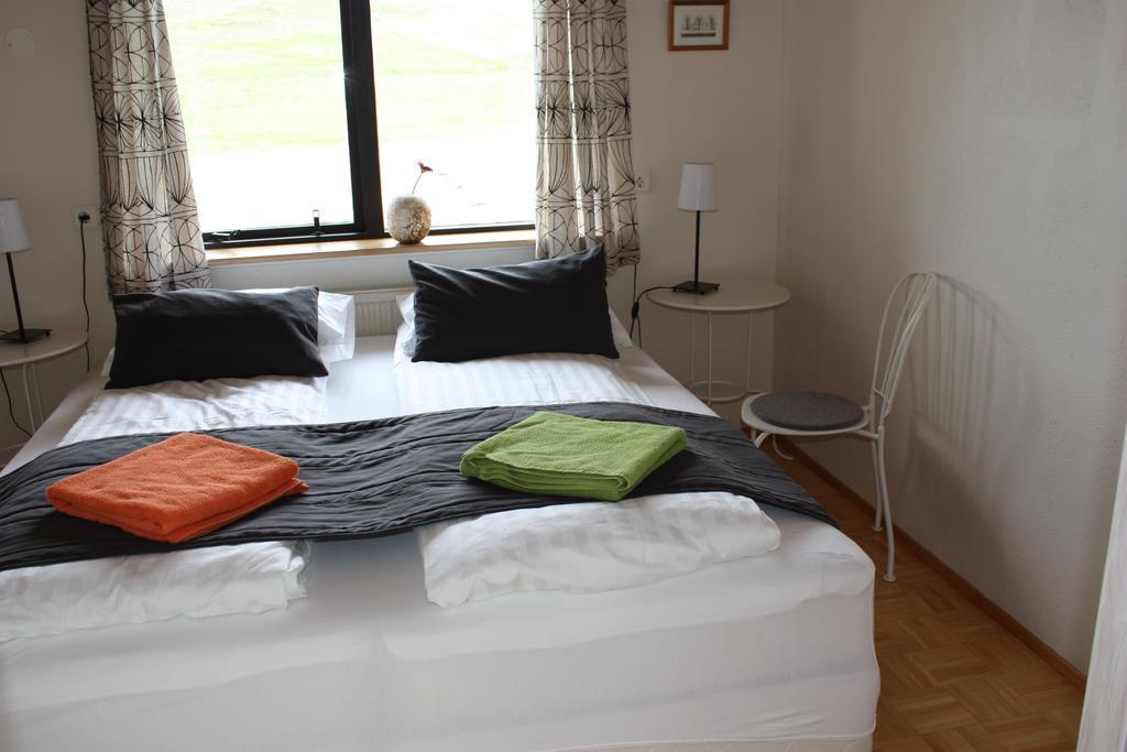 Guesthouse Gimbur Reykjarholl Exteriör bild